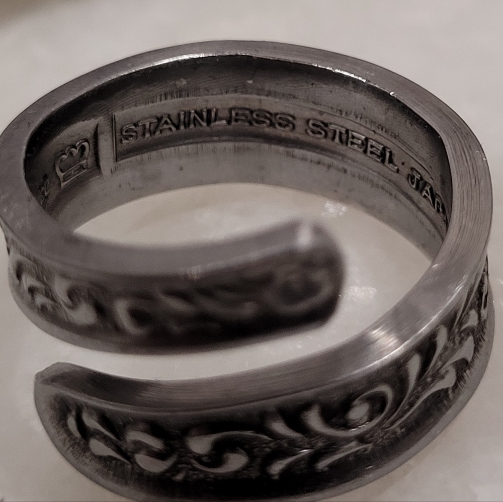 Mid Century Modern 'Levco LV1 Japanese' spiral stainless steel ring - Picture 6 of 7